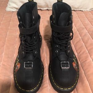 Gomez Wild Botanicals - Dr. Martens (Women Size 9)